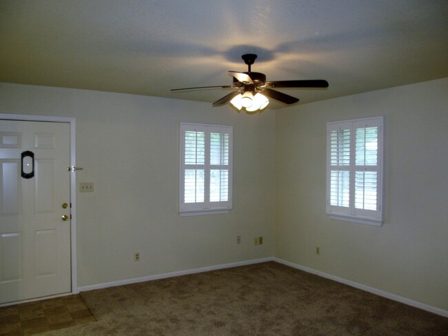 Building Photo - 3 BEDROOM, 2 BATH, BELTON ISD