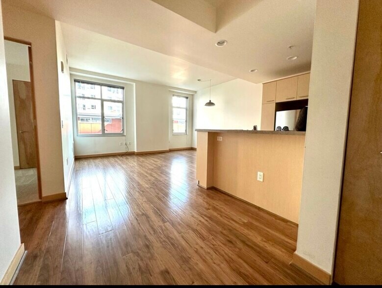 Building Photo - 309 W Washington Ave