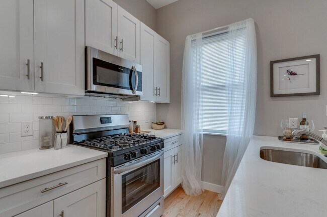 Building Photo - Brand New Luxury Home Brewerytown