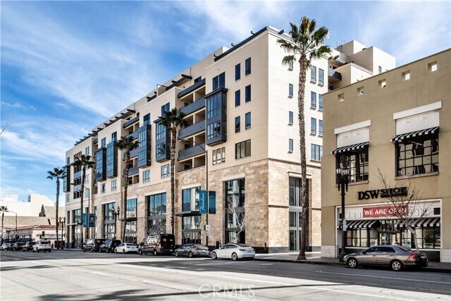 Building Photo - 39 S Los Robles Ave
