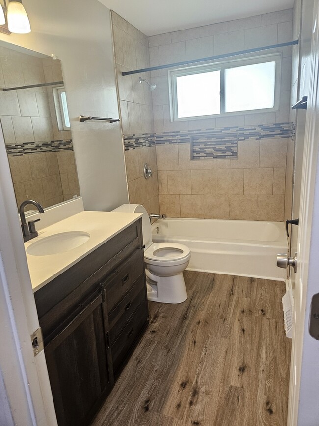 Building Photo - Condo for Rent