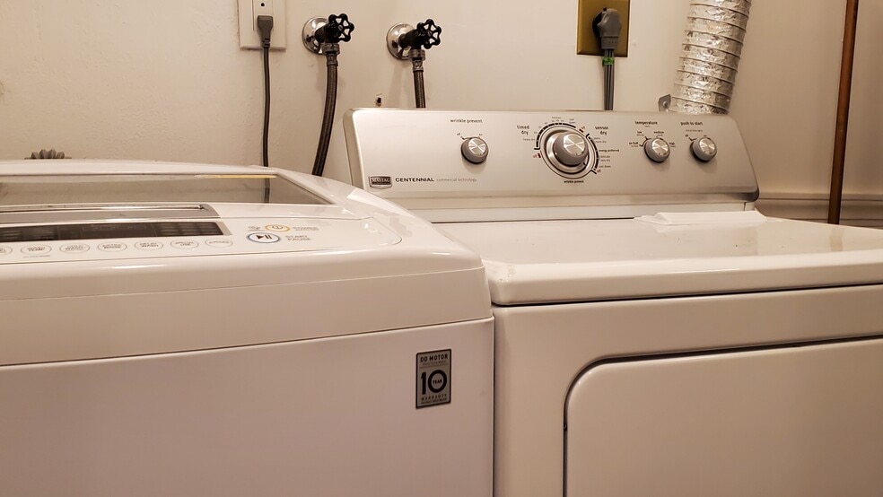 Washer and dryer in unit - 1650 Cedarwood Dr