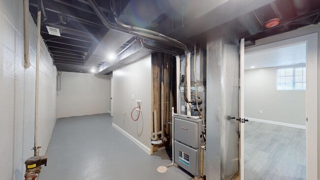 Building Photo - 1033 E 51st Pl