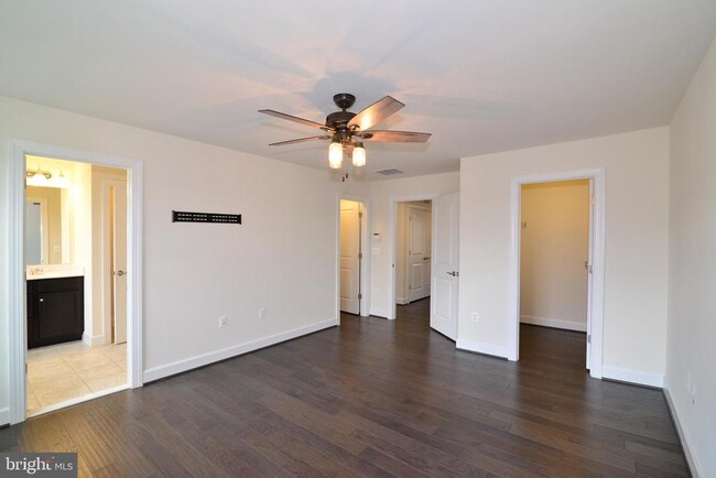 Building Photo - 10684 Viewmont Ln