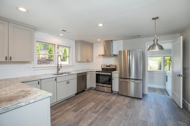 Building Photo - Fantastic 1930s Cottage - Renovated Top to...