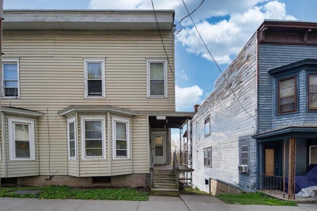 Building Photo - 1327 1st St
