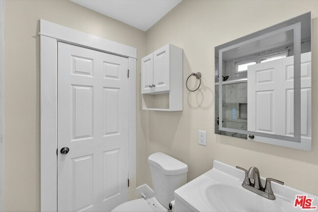 Building Photo - 5008 S Wilton Pl