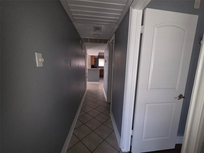 Building Photo - 19223 Woodglen Dr