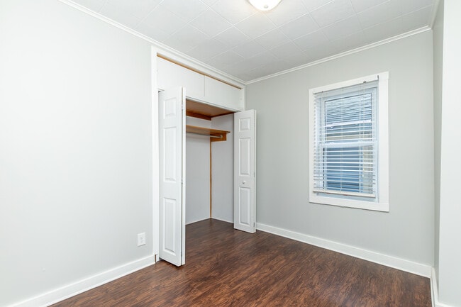 Building Photo - 402 Koch Ave