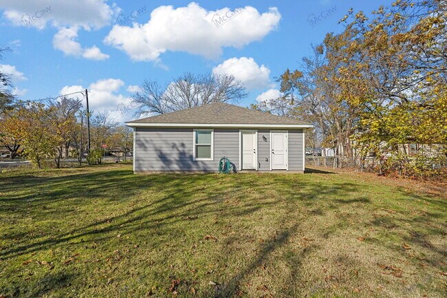 Building Photo - 105 Commerce St