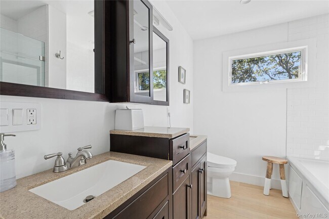 Building Photo - 13 Sherwood Rd