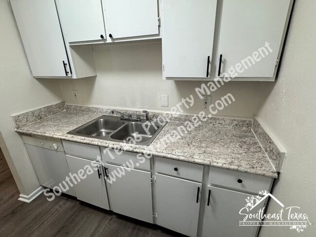 Building Photo - 401 Pinchback Rd