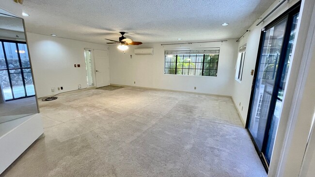 Building Photo - West Loch Estates 4 Bedroom/3 Bath Home Av...