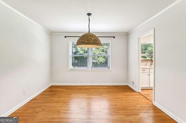 Building Photo - 190 Thompson Pl