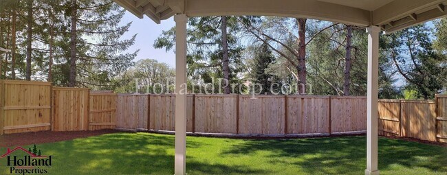 Building Photo - Spacious & Stylish 4-Bedroom Home with Mod...