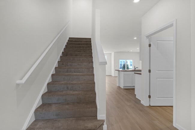 Building Photo - 5918 Hawkweed Dr