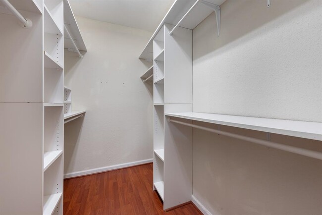 Building Photo - 5711 Sugar Hill Dr
