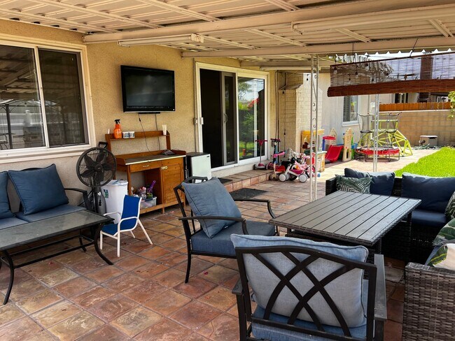 Building Photo - 4 Bedroom 2 Bath House for Rent In Whittier