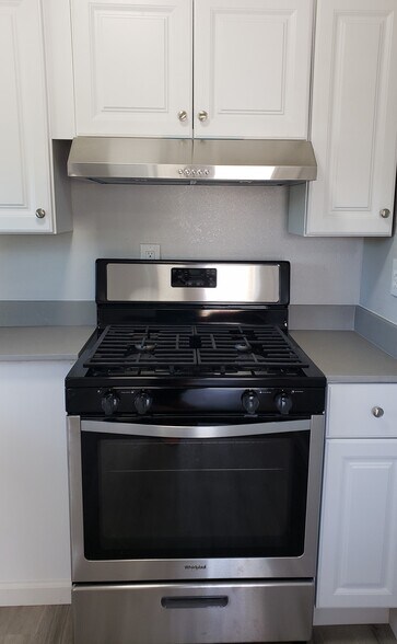 Building Photo - 745 5th St