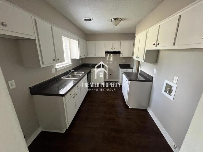 Building Photo - 3357 E Oak Side Dr