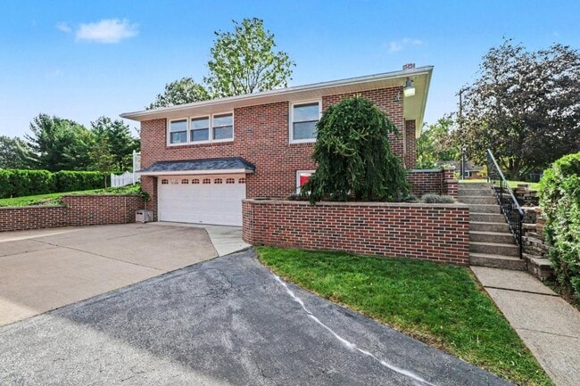 Building Photo - 831 Limekiln Rd