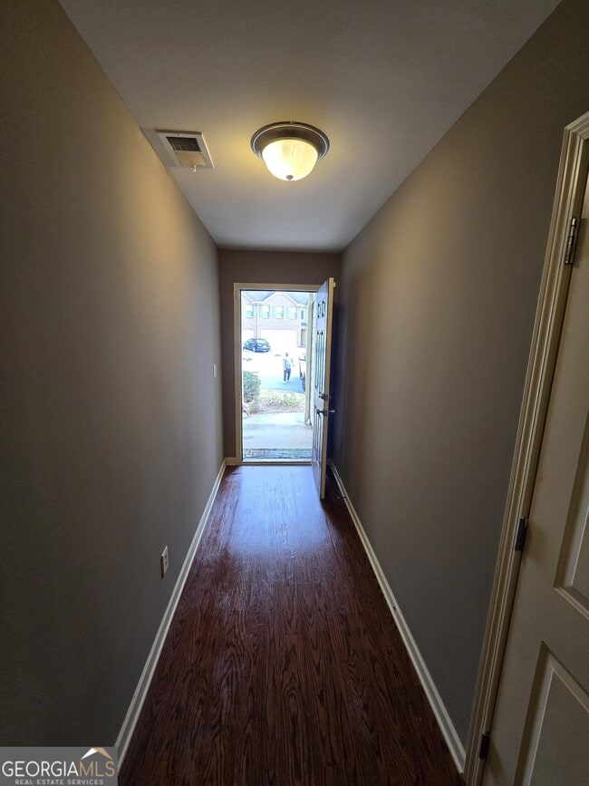 Building Photo - 175 Oakland Hills Way