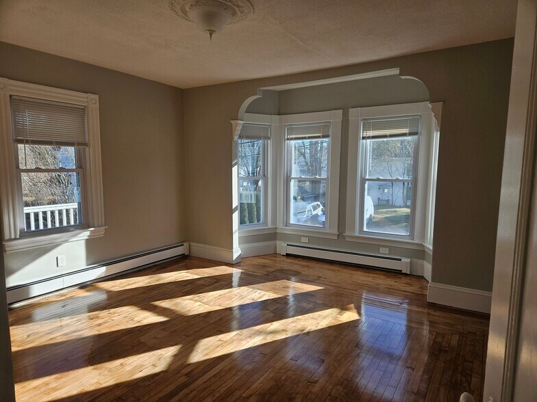 Bedroom - 7 Howland Ct