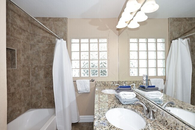 Building Photo - Fully Furnished Remodeled 4 Bedroom / 4 Bathroom Home with spacious back yard & pool in Central P...