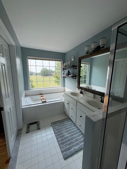 Master Bathroom - 13 Glennwood Dr