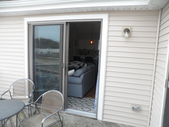 Building Photo - 9400 Ventnor Ave