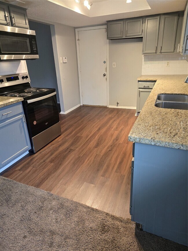 Building Photo - 8406 Daycoach Ln