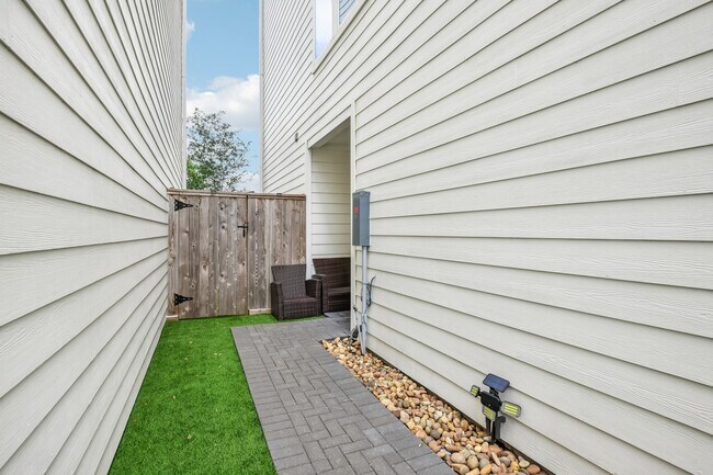 Building Photo - 6314 Chelsea Falls Ln