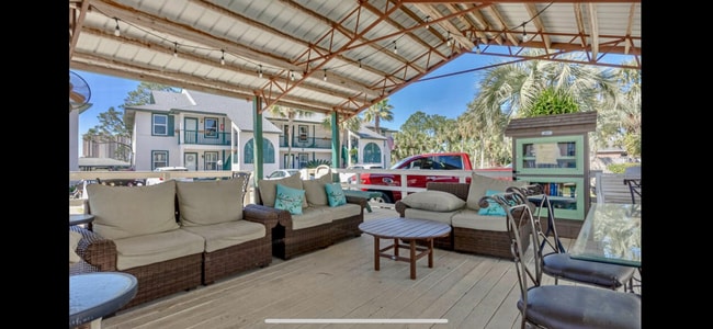 Building Photo - 7813 N Lagoon Dr