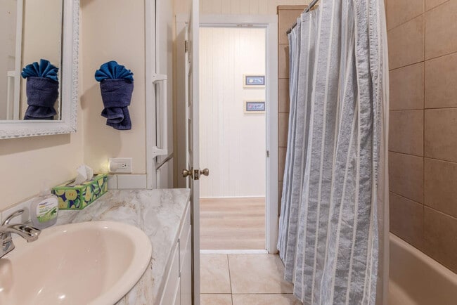 Building Photo - 640 S Columbia St