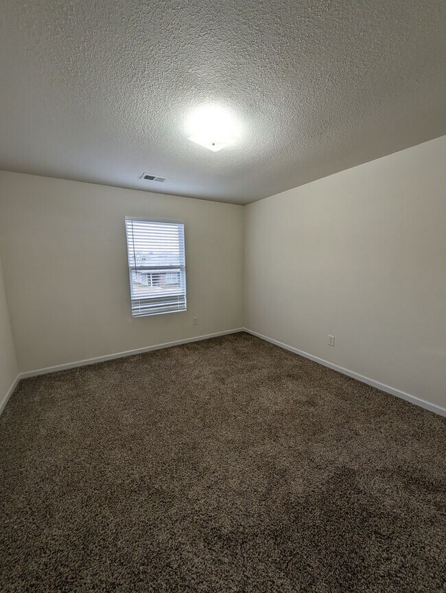 Building Photo - 204 Valleyside Dr NE