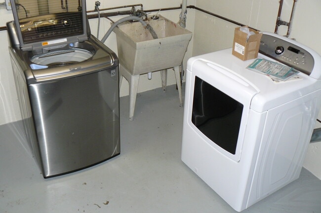 Building Photo - 12 W Bailey Rd