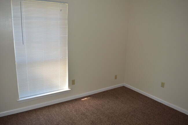 Building Photo - 3856 Jasmine Dr