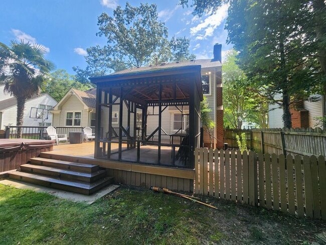 Building Photo - 720 Aguila Dr