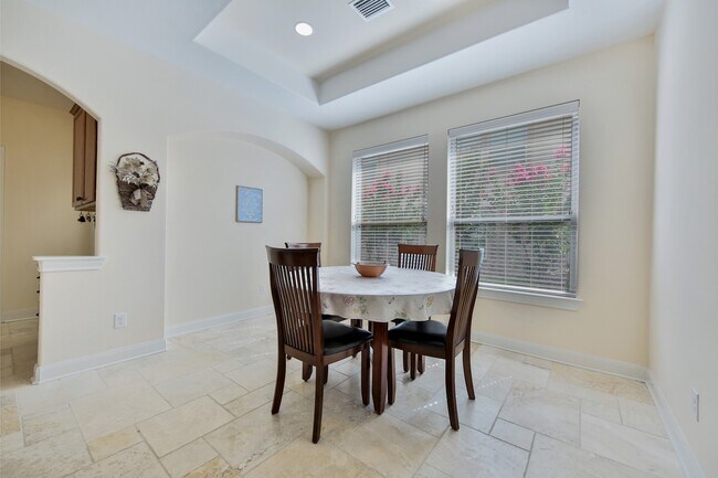 Building Photo - 102 Buck Trail Pl