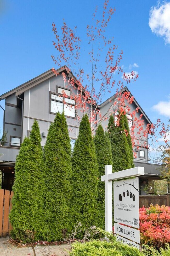Luxurious AirConditioned Leschi View Town... 112 30th Ave Seattle WA
