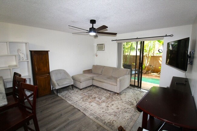 Building Photo - Kihei Shores - Furnished 2 Bed/2Bath Condo - Pool and Hot Tub - 2 Parking Spaces