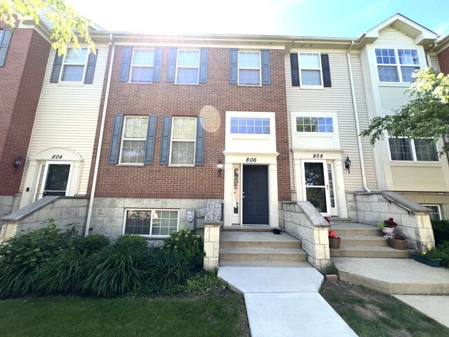 Building Photo - 806 Lewisburg Ln