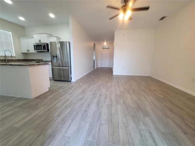 Building Photo - 140 Highland Meadows St