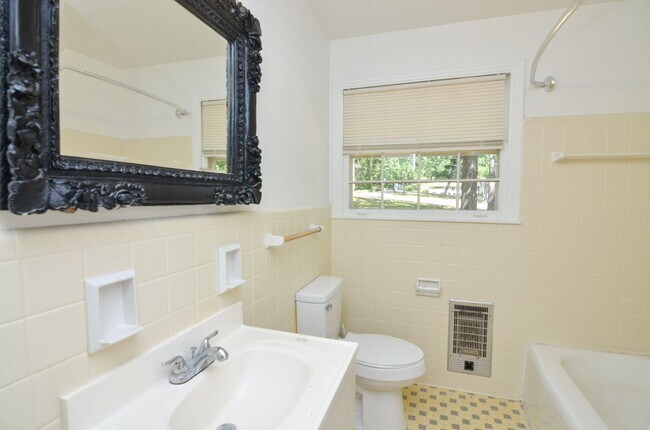 Building Photo - Classic West Meade Ranch