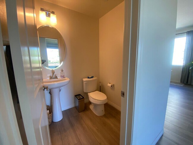 Building Photo - Downtown Upland 3 Bedroom Condo