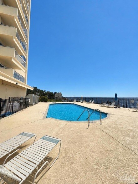 Building Photo - 825 Bayshore Dr