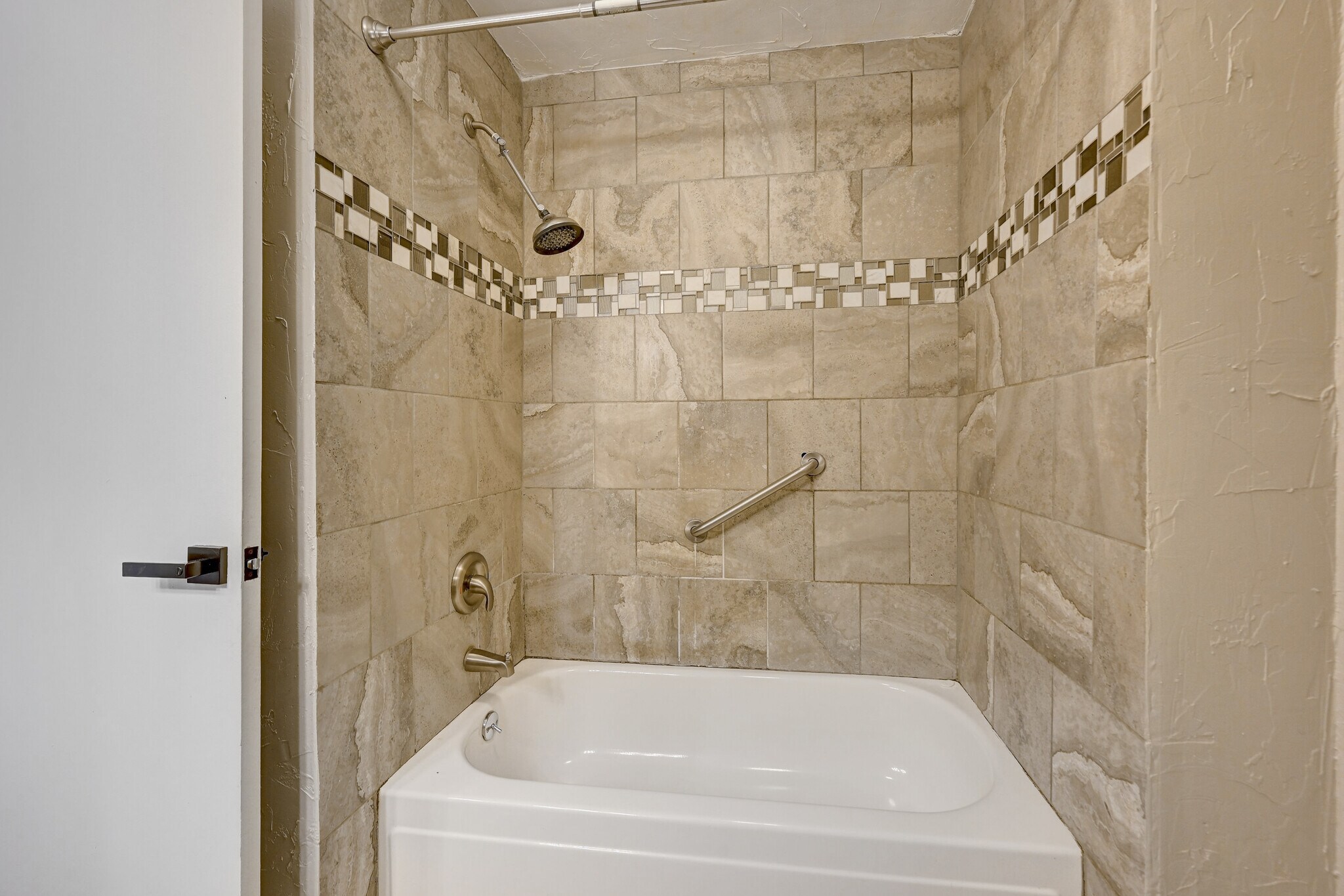 Building Photo - 5770 E Warren Ave