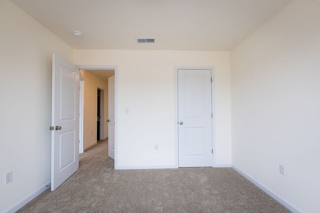 Building Photo - 3 Bedroom Duplexes