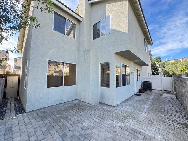 Building Photo - Immaculate 4Bd/2.5Ba Home with New Fridge, AC, Fenced Back Patio in Aliso Viejo!