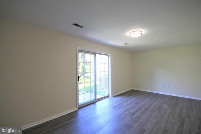 Building Photo - 4000 Quaker Ct